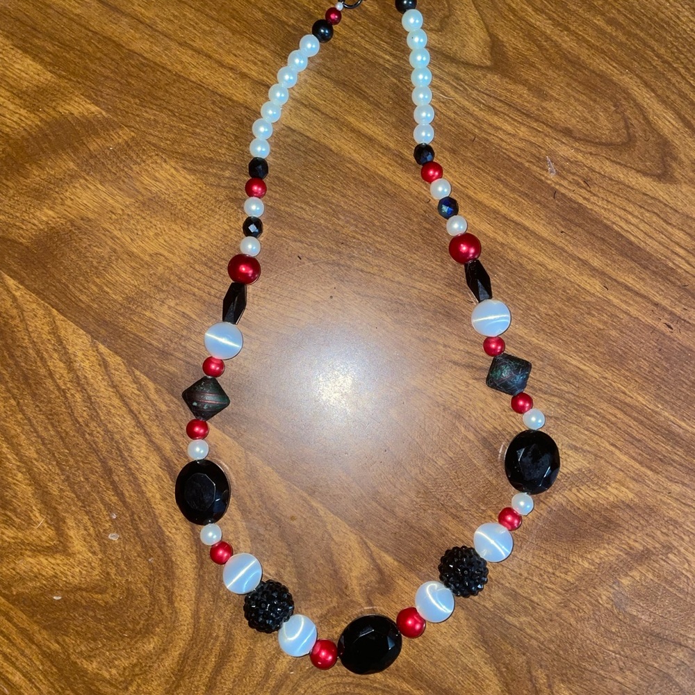 Red black & white necklace